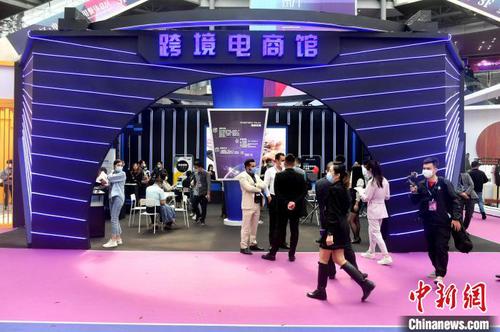 本届海博会首次设立跨境电商馆?！÷烂?摄