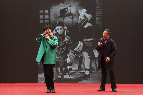 孙萍、叶金森献唱《白毛女》