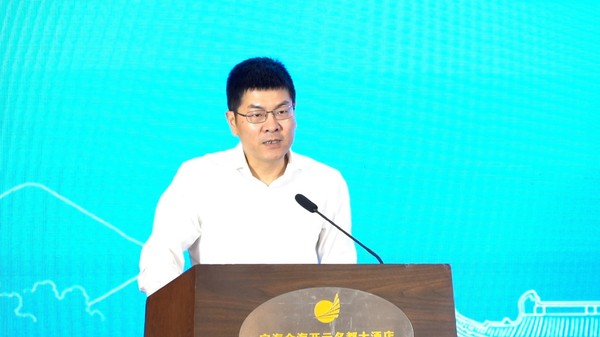 宁海县委副书记、县长滕安达致辞