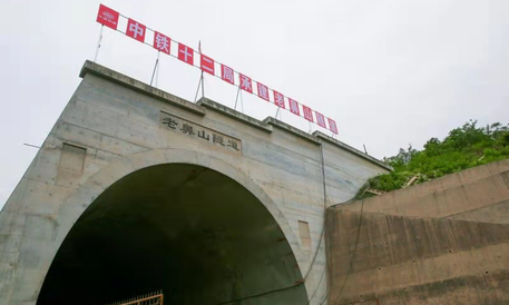 【强国中坚 高质量发展看国企】中铁十二局：在新成昆线上 接续书写新的大国基建传奇