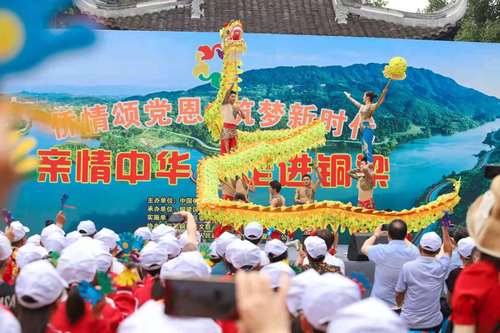 竞技龙舞《龙跃之乡》