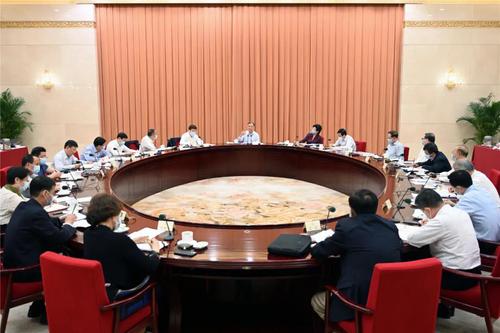 中共中央政治局常委、全国政协主席汪洋4日在京主持召开会议，听取全国政协专家协商会工作进展情况的汇报。人民政协报·人民政协网记者贾宁 摄