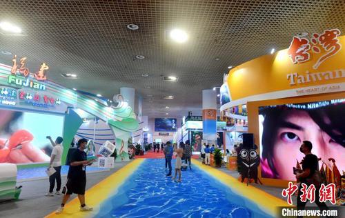 民众参观展会?！÷烂?摄