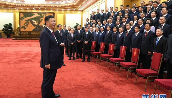 习近平会见全国优秀县委书记