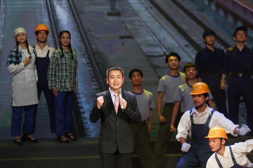 《中国，站在高高的脚手架上》 作者：曹汉俊 朗诵：王迪(广西文化产业集团副总经理  广西演艺集团董事长)