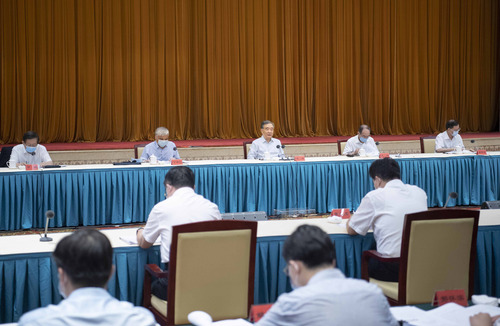 7月14日，中共中央统战部在北京组织召开调研协商座谈会，就相关民主党派中央和无党派人士代表开展的“构建新发展格局”调研成果进行协商。中共中央政治局常委、全国政协主席汪洋出席会议并讲话。