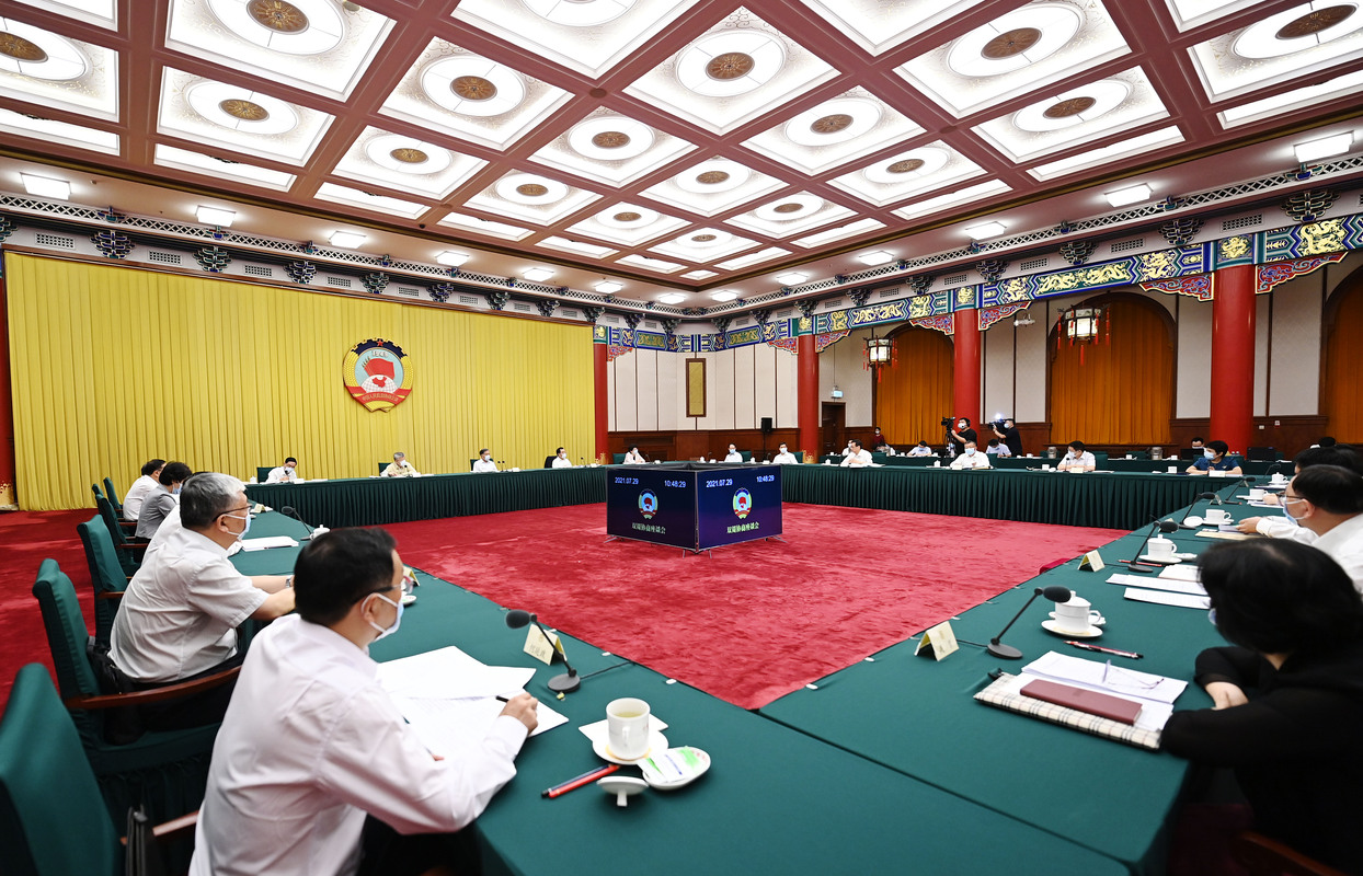  全国政协召开双周协商座谈会 围绕“织牢国家公共卫生防护网”协商议政 汪洋主持