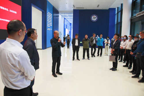 常委们参观怀柔科学城1