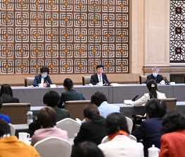 王沪宁与共青团、总工会、妇联、青联界别政协委员共商国是