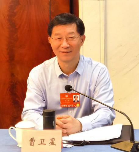 全国政协常委、民盟中央副主席、欧美同学会副会长、自然资源部原副部长曹卫星出席政协第十三届全国委员会第五次会议。