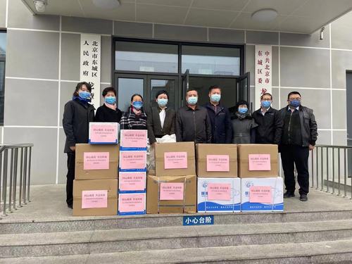 2. 委员为一线工作人员捐赠防疫物资