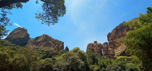 图为弋阳县龟峰