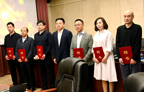 区政协主席张德启为6人颁发社会治理研究组(1035315)-20220425165433