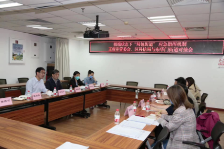 4东城区政副主席冯建国到东华门街道检查局包社区工作