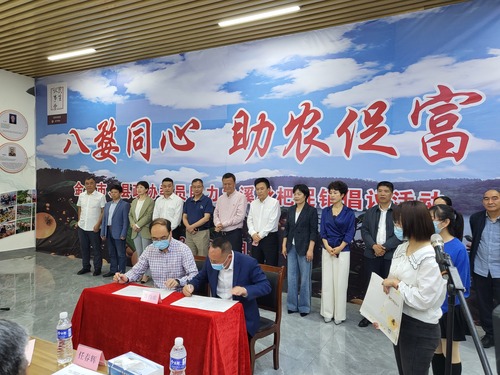 政协委员签订购买协议