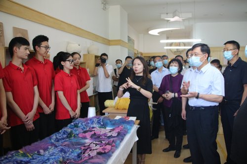 调研组在西安美术学院特殊教育艺术学院调研(1283658)-20220819093619