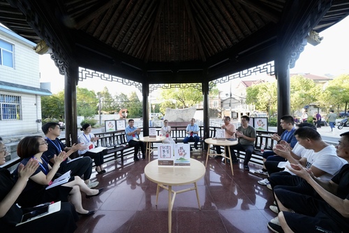 双浦镇吴家村“协商驿站”进行“凉亭议事”，委员、村民代表和镇相关负责人等围绕“加快提升双浦地区公交线路的优化”开展专题协商，为解决百姓出行的烦与忧建言献策。