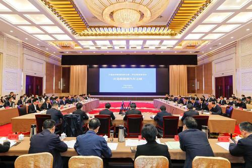 1、市政协“打造全球智造创新之都·阿拉甬商有话讲”活动以“打造新能源汽车之城”为主题举行首场政企协商会。