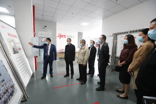 2.区政协主席何以龙、副主席付恺开展“稳(1601981)-20230111093906