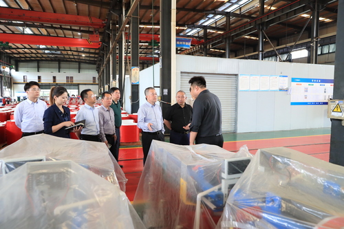 8.1区政协主席会议成员到辖区上市企业开(1601989)-20230111093956