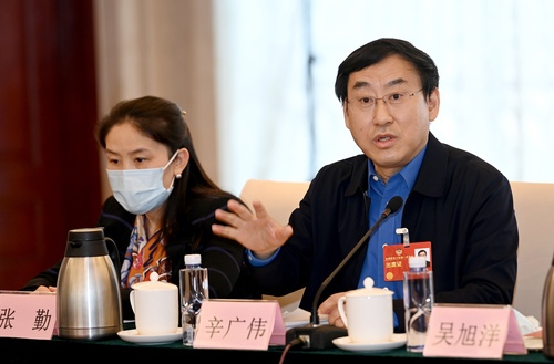 讨论政府工作报告小组会上，新闻出版界委员(1824100)-20230307085314