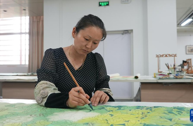 山东巨野：新农人绘出致富路