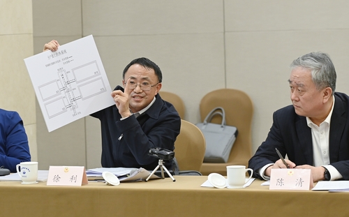 图为“关于推进《北京市居民集中供热暂停和恢复供热指导意见》更好落实的提案”办理协商会现场。