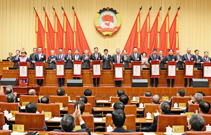 2023年度全国政协委员优秀履职奖表彰仪式在京举行 王沪宁为获奖委员颁奖