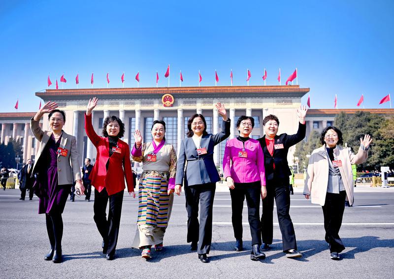 履职尽责巾帼风采