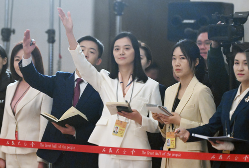 本报记者刘彤提问(4063747)-20240308092524