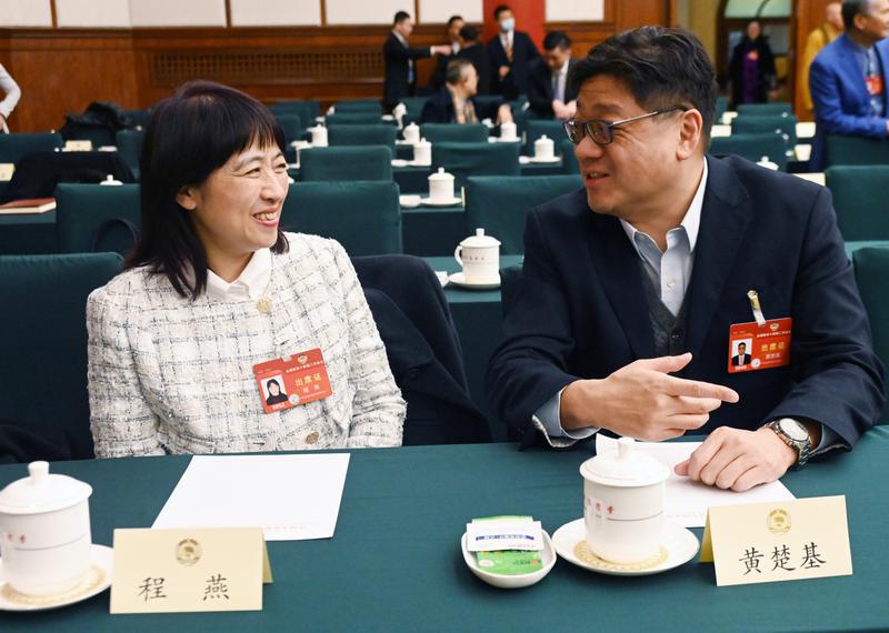 汇聚侨力，积极发挥桥梁纽带作用