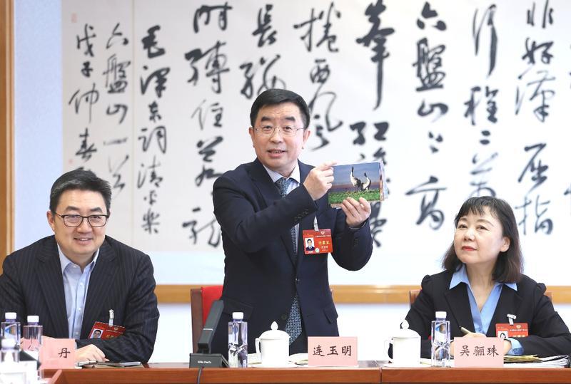 为青少年走进自然课堂鼓与呼