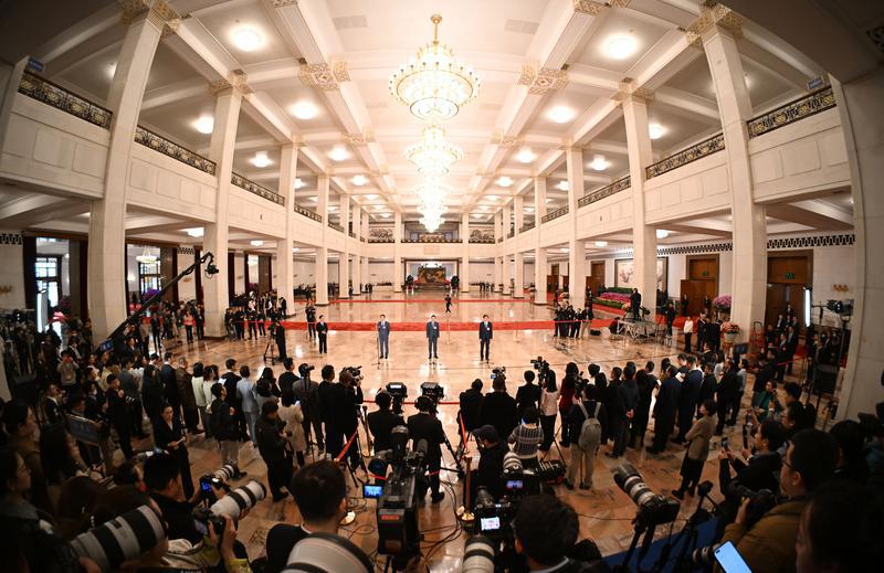 全国政协十四届二次会议第三场“委员通道”集体采访活动