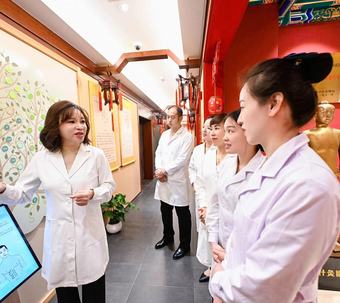 委员风采丨何银萍的“心头事”