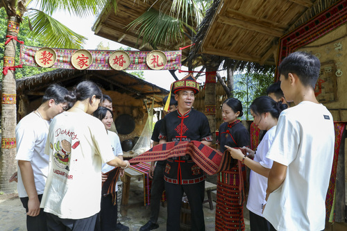 (0624配稿)吉贵:让海南黎族传统文化(4808112)-20240624101841 (0624配稿)吉贵:让海南黎族传统文化(4808112)-20240624101841