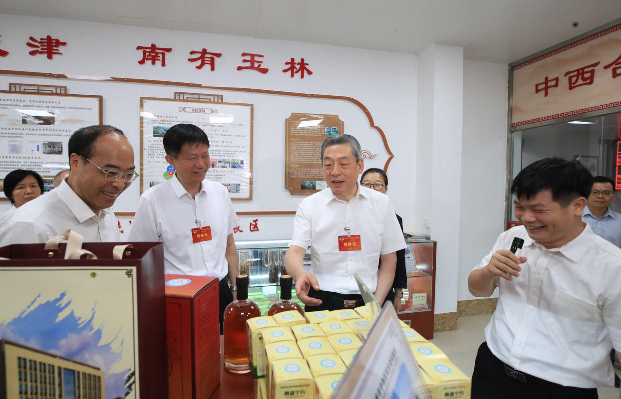   广西壮族自治区政协常委视察团围绕“深化区域合作，推动广西中医药产业高质量发展”开展监督性视察