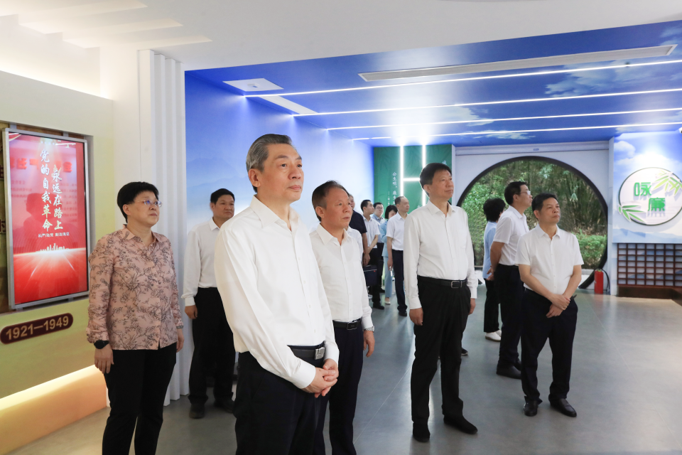  广西壮族自治区政协党组组织开展“重温习近平总书记重要讲话 强化廉洁从政干净干事自觉”主题党日暨实地廉政教育