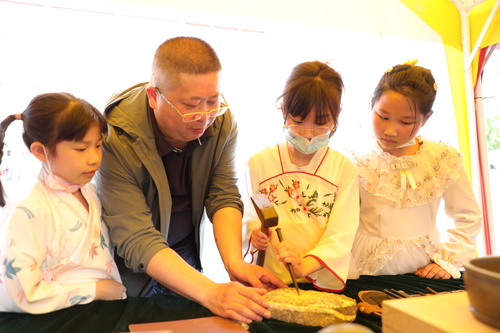 （0829市县）唐骏：让“非遗”走进寻常(5241025)-20240830084125