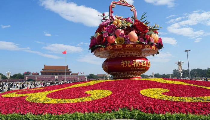 “蔬果飘香”首次亮相 国庆花坛扮靓天安门广场和长安街沿线