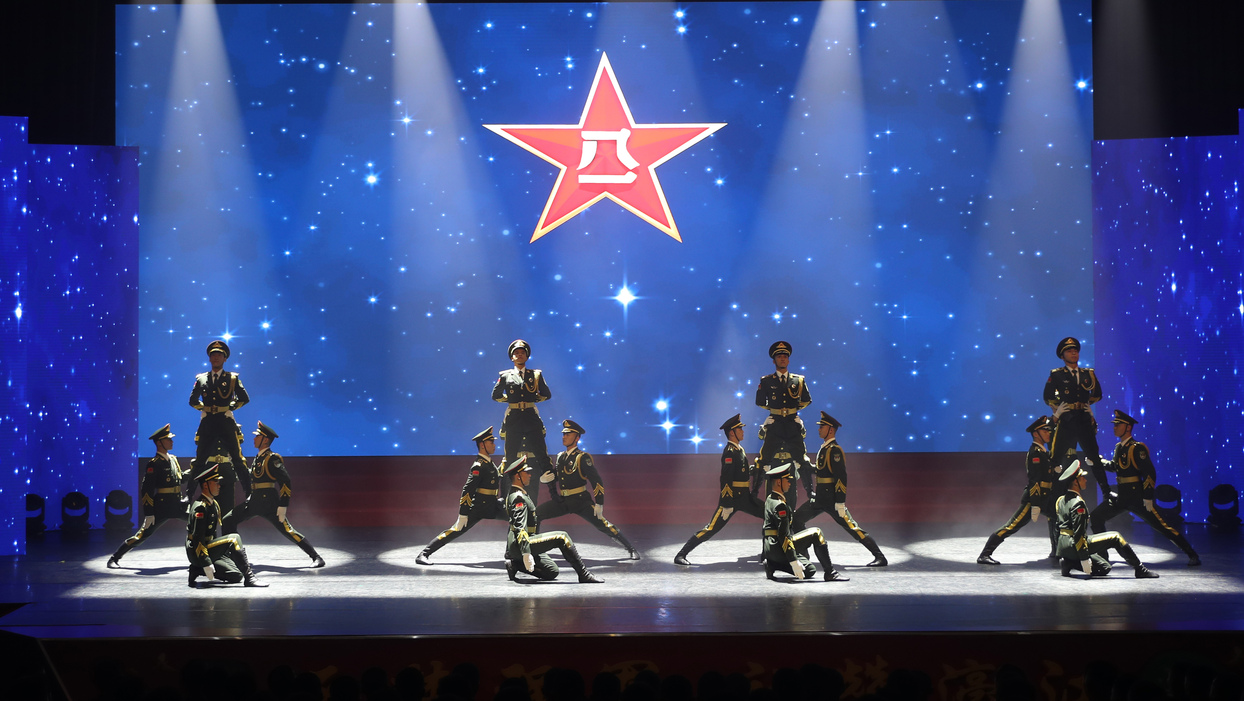 澳门回归祖国25周年｜庆祝中国人民解放军进驻澳门25周年大会举行