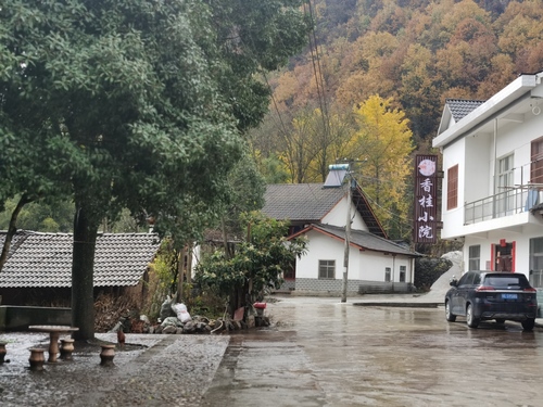 石屋头村村容1，摄影贺春兰(5925670)-20241216082459