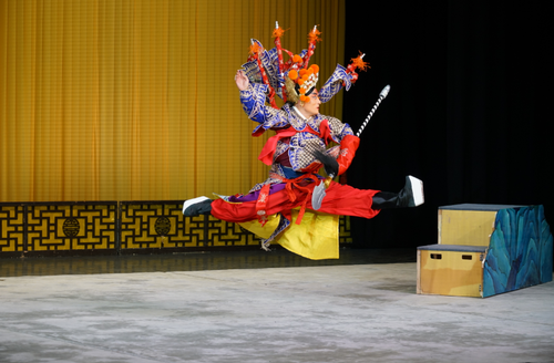 衣麟在《挑华车》中饰演高宠  朱宏摄