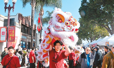 老中青三代华侨华人——今年春节，我们这样过