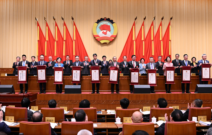 2024年度全国政协委员优秀履职奖表彰仪式在京举行 王沪宁为获奖政协委员颁奖