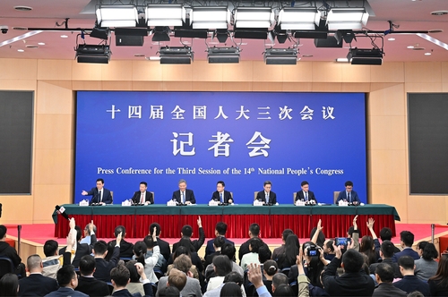 十四届全国人大三次会议举行经济主题记者会