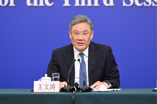 商务部部长王文涛回答记者提问