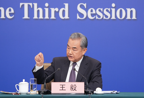 王毅回答中外记者提问