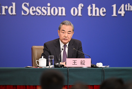 王毅回答中外记者提问