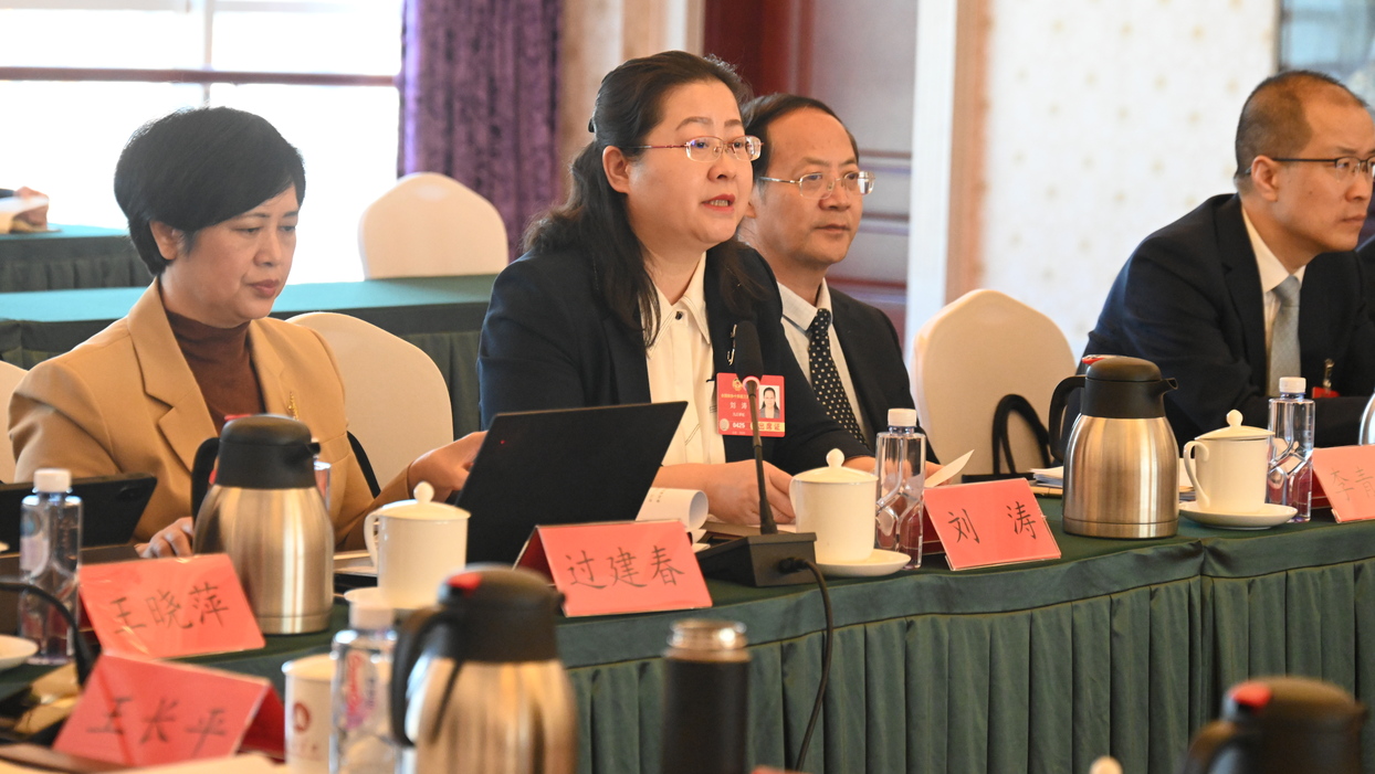 听，她们的声音