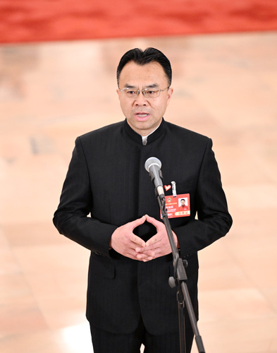 图为全国政协委员张朝晖接受媒体采访。(6632535)-20250308101131
